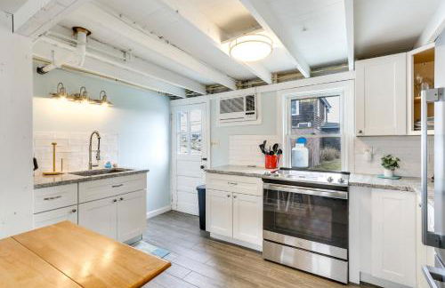 Charming Westbrook Cottage, Steps to Private Beach - Foto 8