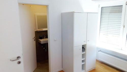 Zentrale ruhige Lage mit Parkplatz und Terrasse - Foto 5