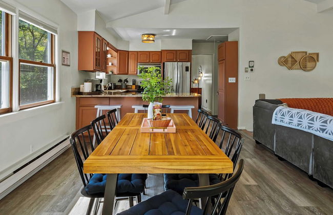 Lake It Right by Avantstay Lakefront w/ Dock, Hot Tub, Fire Pit & Game Room - Photo 11