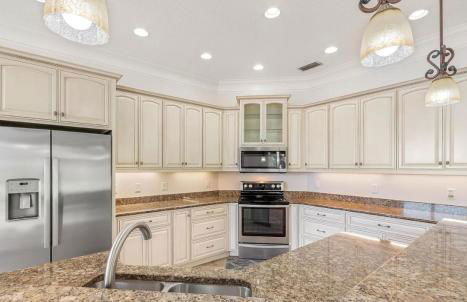 Lakeside Retreat with pool, dock & game room - Foto 11