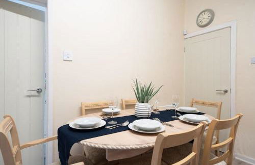 Stunning 5 bedroom home Wirral Birkenhead Sleeps 9- Free Parking-5G Internet - Foto 14