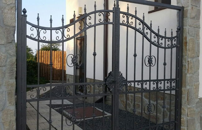 Remarkable 2-bed Apartment in Aleksandrovo - Photo 29