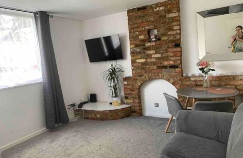 Aylesbury Apartment for Contractors and Holidays - FREE Parking for cars and vans - Foto 9