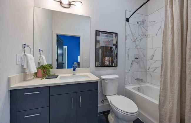 2 Modern Apartments in Heart of Midtown, Walkable Location Patio, Pool & Gym - Foto 35