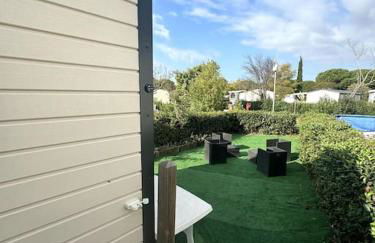 Joli Bungalow 464, 4-6 pers, wifi, terrasse, Camping Siblu Lac des Rêves Lattes - Foto 9