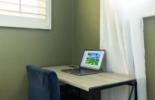 Spacious 3-Bedroom Villa with Heated Saltwater Pool and Fenced Yard in Oakland Park - Foto 36