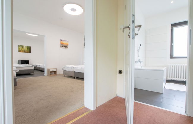 Spacious House - Photo 22