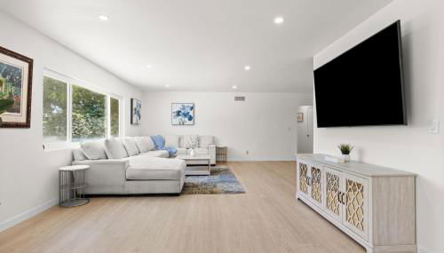 NEW Remodeled Northridge 5 Bedroom Near CSUN & Sherwood Forest - Foto 5