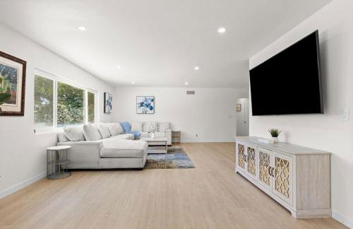 NEW Remodeled Northridge 5 Bedroom Near CSUN & Sherwood Forest - Foto 5
