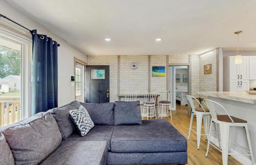 2 Mi to Beach! Hot Tub Haven in Michigan City - Foto 7