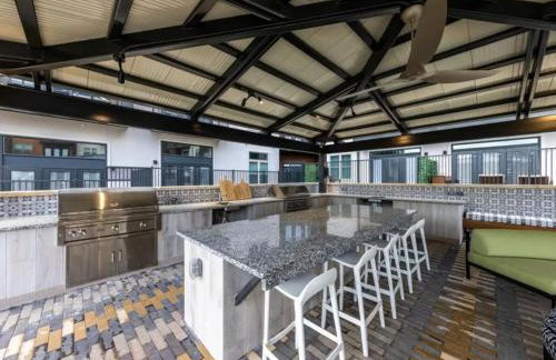 Luxurious New Unit 1Bd1Ba Pool, Golf Sim - Foto 25