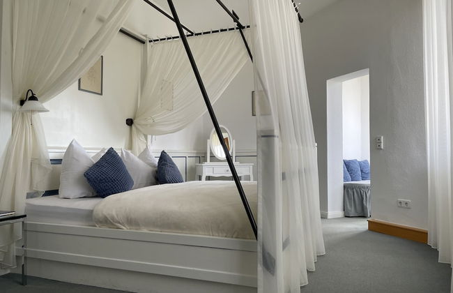 Schloss Weißenburg - Photo 75