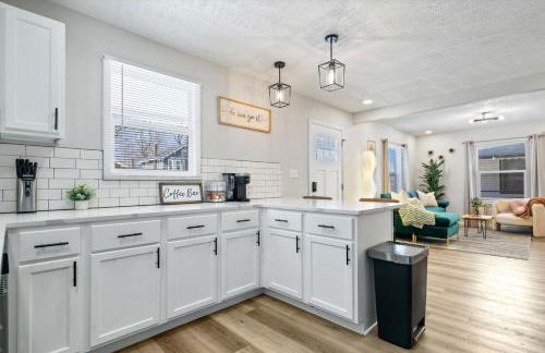 Game Room Retreat with Firepit and Gym, Sleeps 12 - Foto 7