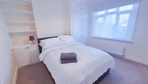Roomy, comfortable Greater London home, sleeps 8 - Foto 5