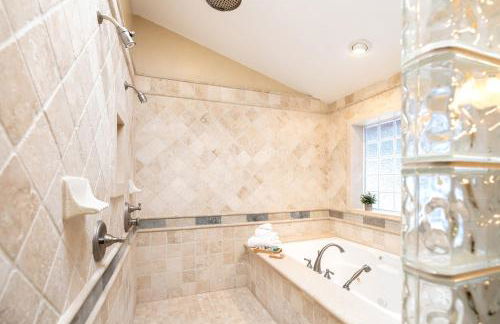 Big Bear Village View Haus is a large pet and kid friendly chalet with hot tub located a short walk to village - Foto 28