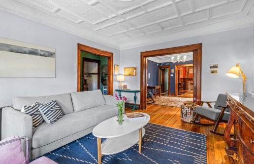 Historic & Spacious 3 Bedroom Family Gem on Peaceful Street - Foto 28