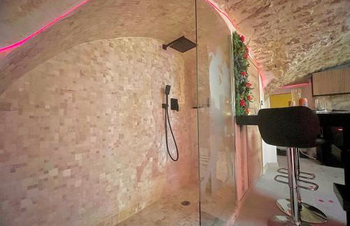 Secret LoveRoom - SpaBalnéo, Lit King Size, CLIM, Chic, calme et discret, 2 personnes - Foto 28
