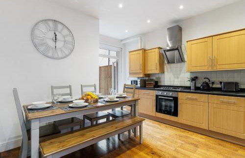 Two Bed Flat in Bush Hill Park - Photo 6