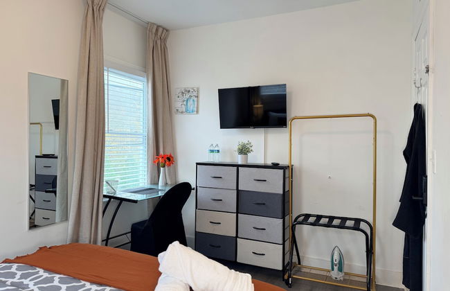 Modern Private Share Bedroom Bus stop to NYC - Foto 14