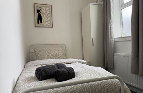 ResiLets - NEW 3 Bed Apt, Sleeps 5, Town Centre, Ideal for contractors, holidaymakers, Professional Short Stay - Foto 11