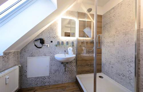 BohnApartments Schiller 7- Penthouse- WLAN- Parking- citynah - Foto 25