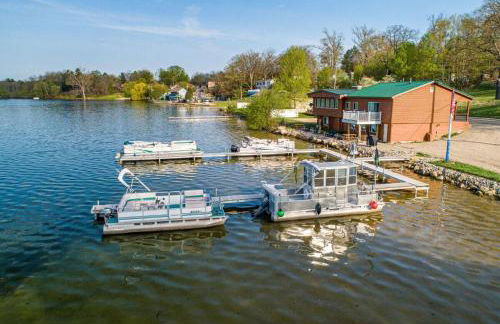 3BR Fife Lake Getaway with Fire Pit & Hot Tub - Foto 16