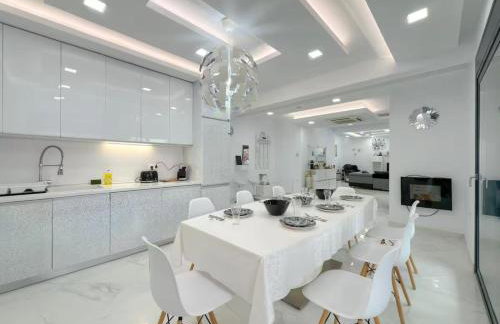 6 Bed Villa - Sleeps 15 - Pets - Pool - Jacuzzi - Foto 5