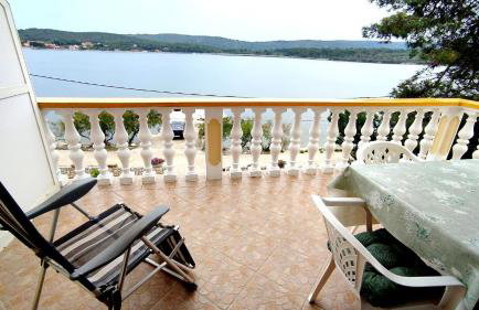 Apartments Grbac Veli Rat-Seaside - Photo 5