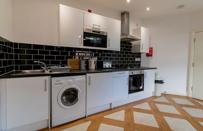 Stunning 1-bed Apartment in Gateshead - Photo 14