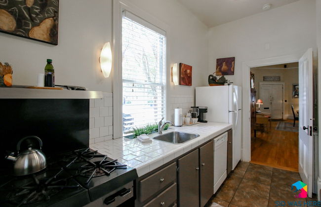 The Irish Bar near Bay Historic Savannah - Photo 16