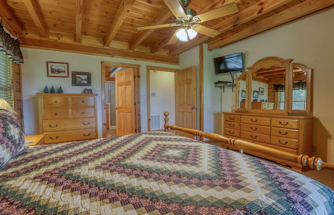 Mountain View - 2 Bedrooms, 2 Baths, Sleeps 6 Cabin by RedAwning - Foto 3