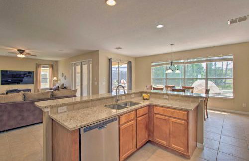 Outdoor Oasis with Pool Davenport Resort Escape! - Foto 9