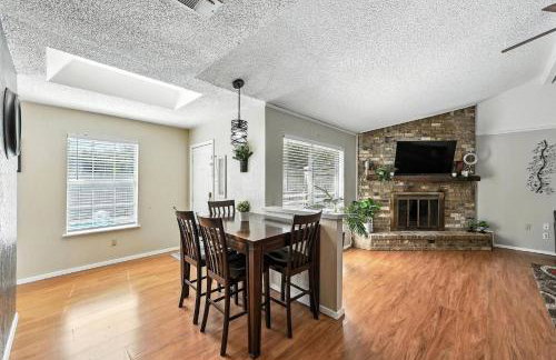 The Oasis 3BR house near stadium and DFW with Pool - Foto 33