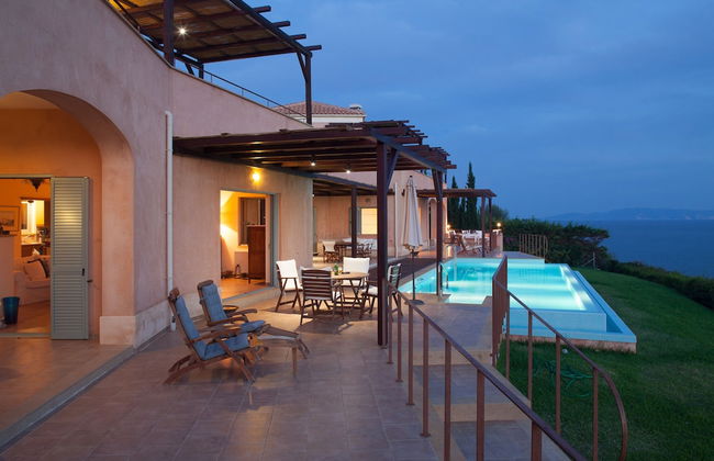 Absolute Villa by Stylish Stays - Photo 47