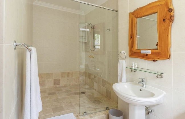 Bantry Beach Luxury Suites - Photo 54