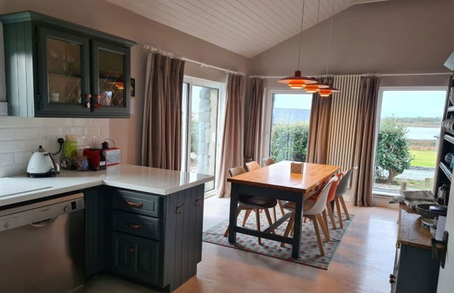 Detached Cottage Overlooking Lake in Connemara - Foto 31