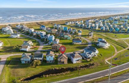 Charming Beachside Retreat: Steps from the Sand and Surf - Photo 1