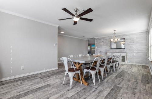 Retreat close to Lewisville Lake with pool, pet ok - Photo 7