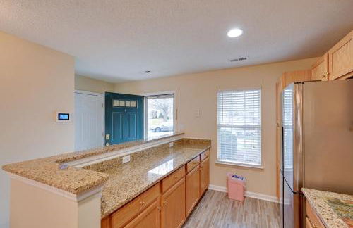 Central and Spacious Townhome in Greensboro! - Foto 5