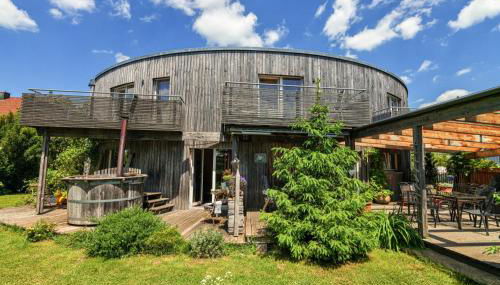 Ferienhaus Dornstetten: Sonniges Design Haus: Kamin, Sauna, Hot Pot, Zaun - Foto 2, Garden