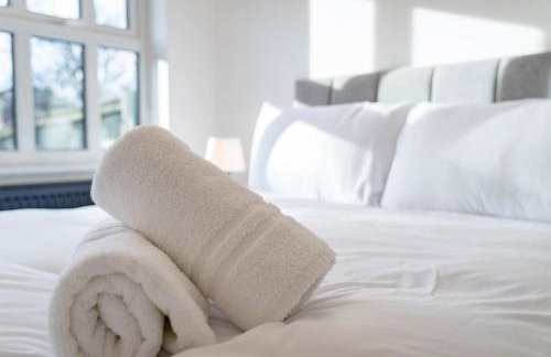 Pass the Keys Stylish 4 Bedroom Home with Parking in Borehamwood - Foto 6