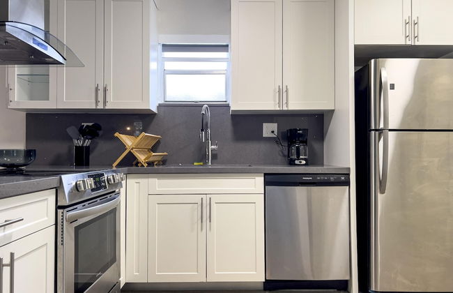 Hidden Garden A Serene Miami Escape - Photo 6