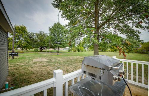 Efficiently Equipped Lewis Home Deck and Gas Grill! - Foto 22