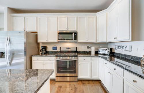 Shuttle to Beach, Relax on Patio! Millville Escape - Foto 7