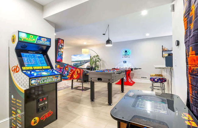 Golf-front Personal Arcade Hot tub Outdoor Kitchen - Photo 33