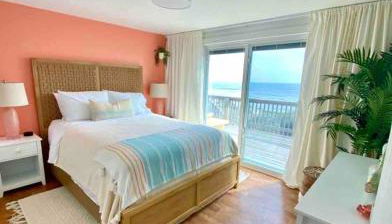 Nautical Endeavors Beach House Steps from Surf - Foto 2