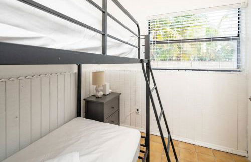 Waterfront 2-Story Villa with Heated Pool - Foto 31