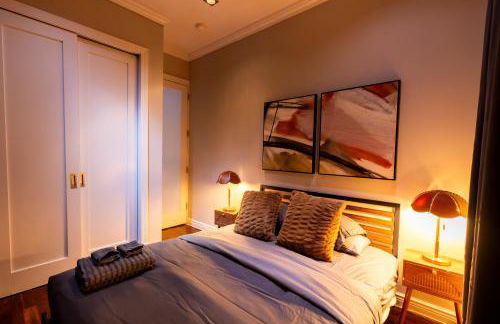 Elegant Central Park Suite - 4 Bedroom Self Check-In - Photo 17