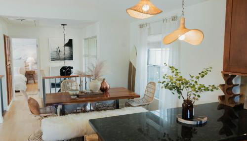 Stylish PB Townhome, Walk to Bay, and Balcony - Foto 3