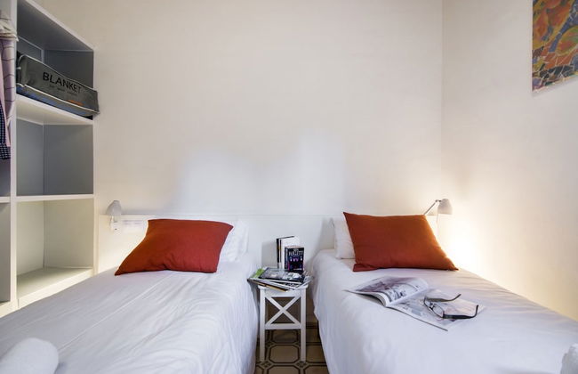 Happy People Gaudi Sant Pau - Foto 32